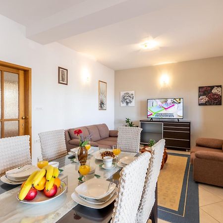 Apartment For 5 Makarska Dış mekan fotoğraf