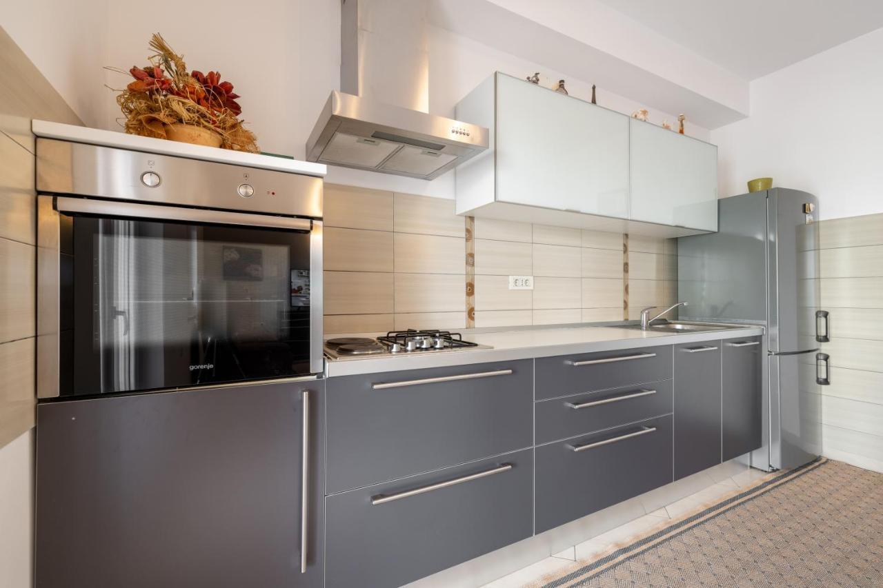 Apartment For 5 Makarska Dış mekan fotoğraf