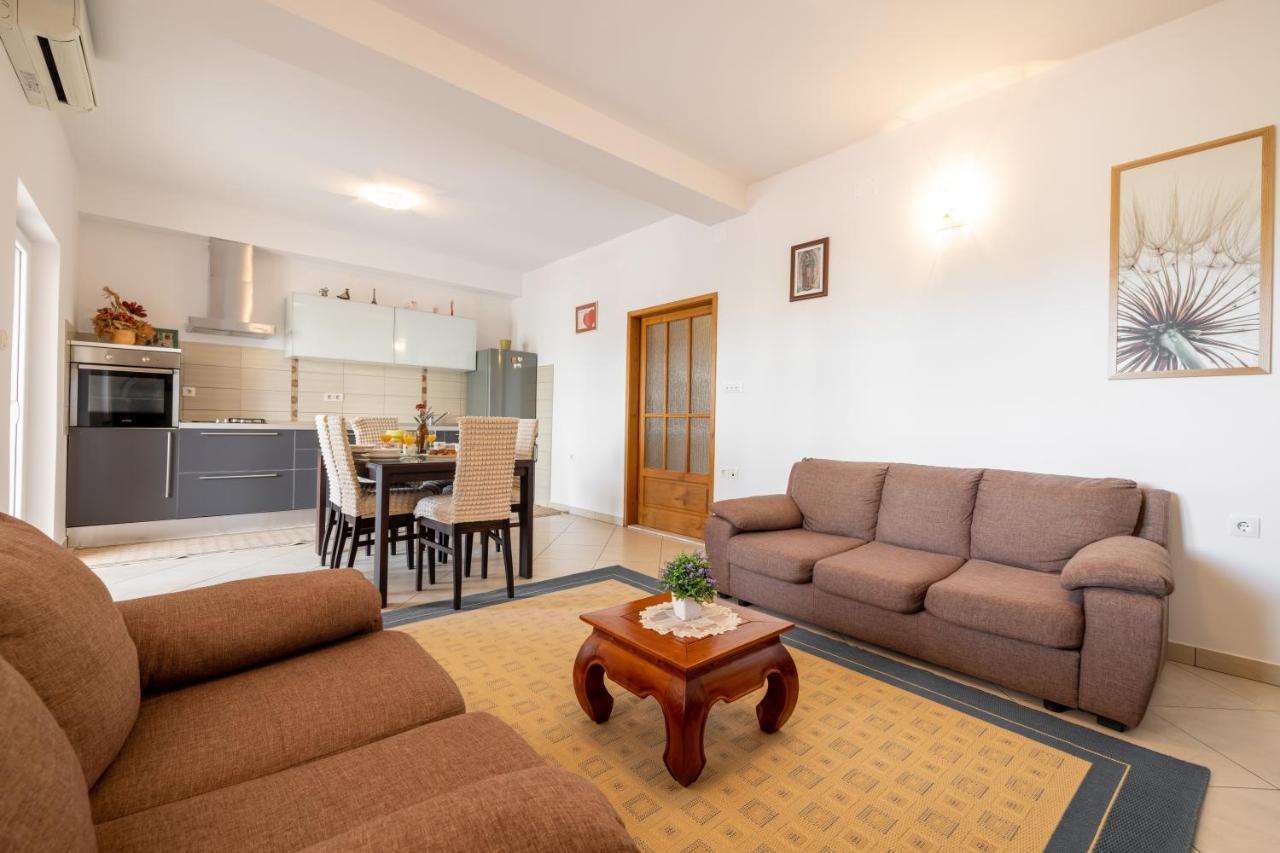 Apartment For 5 Makarska Dış mekan fotoğraf