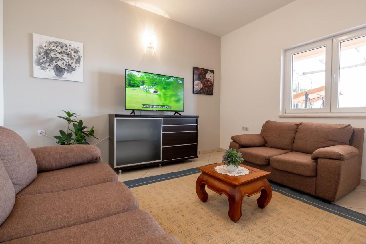 Apartment For 5 Makarska Dış mekan fotoğraf