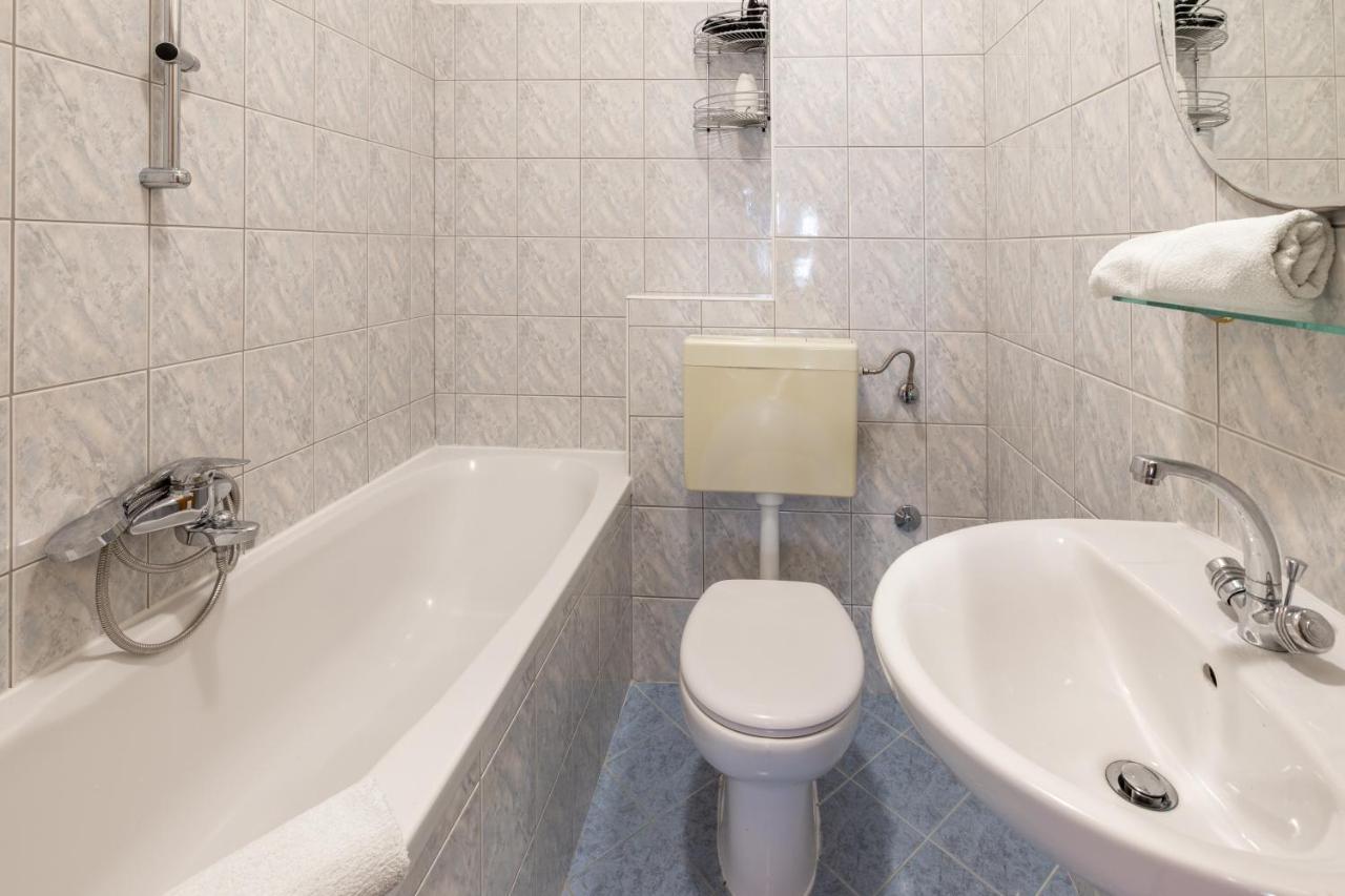 Apartment For 5 Makarska Dış mekan fotoğraf