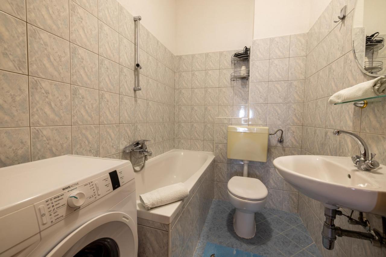Apartment For 5 Makarska Dış mekan fotoğraf