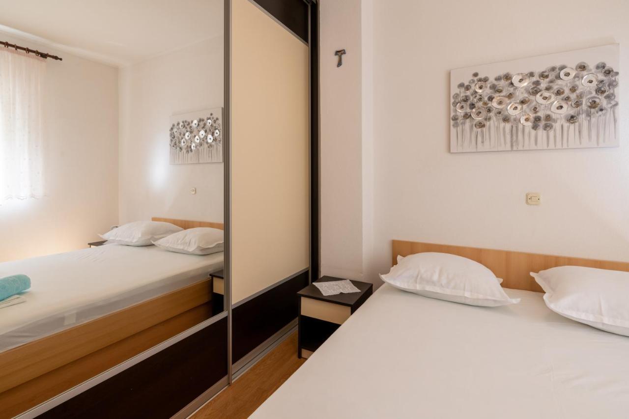 Apartment For 5 Makarska Dış mekan fotoğraf