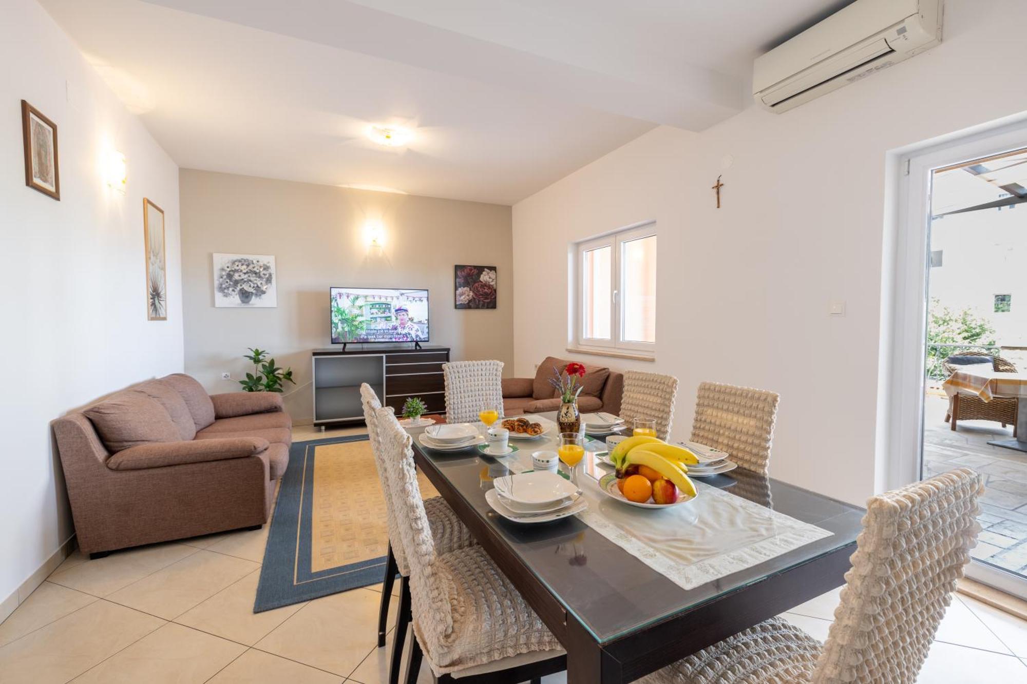 Apartment For 5 Makarska Dış mekan fotoğraf